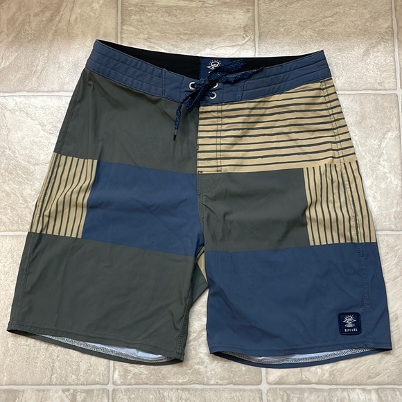Rip Curl Mirage Board Shorts Size 30 - Picture 1 of 3